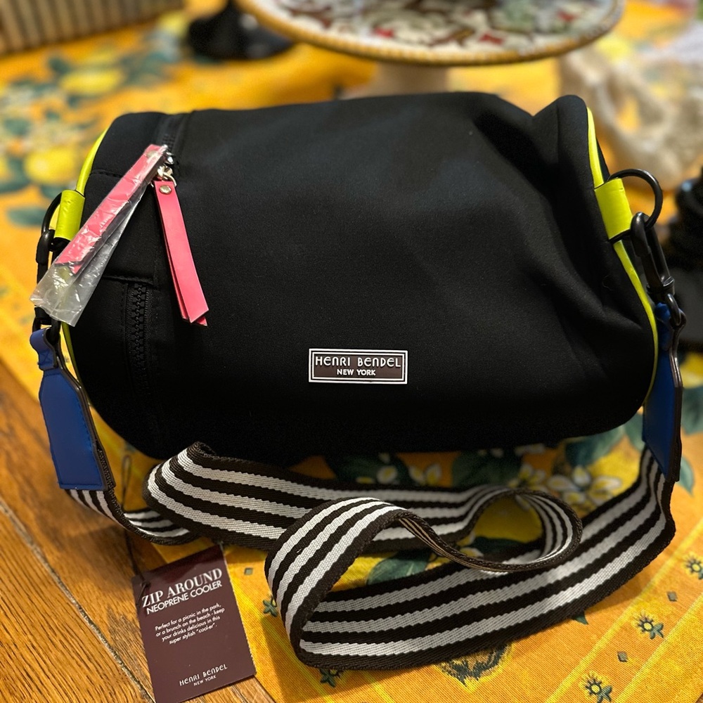 NWT HENRI BENDEL NEOPRENE CIRCULAR CROSSBODY COOLER NEON / BLACK BEACH FESTIVAL - Picture 3 of 12